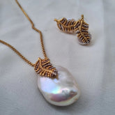 Leaf on a coin pearl