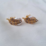 Leaf on a coin pearl