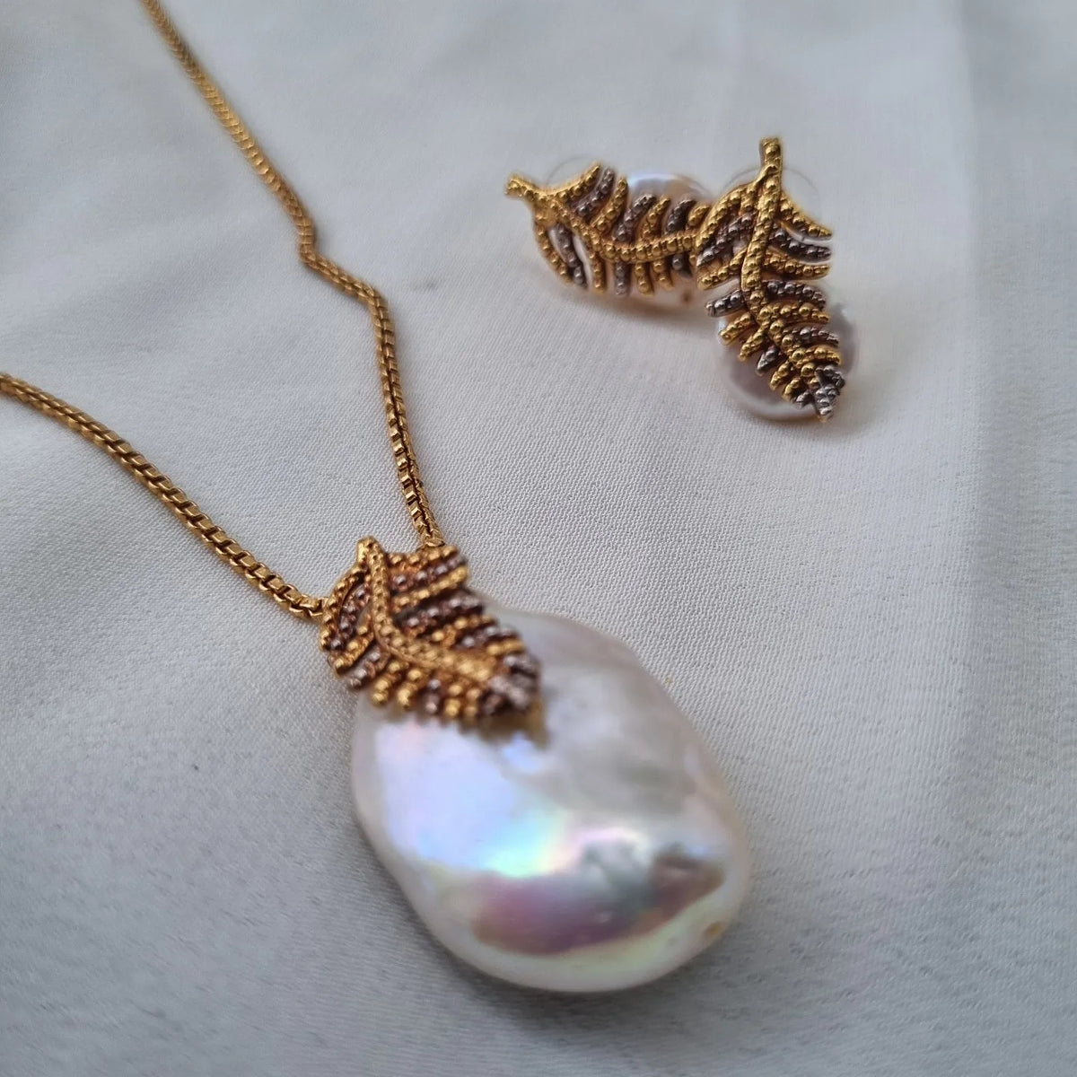 Leaf on a coin pearl